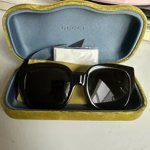 Women’s Gucci black oversized sunglasses GG142SA Gucci | Accessories | Womens Gucci Black Oversized  main image 2